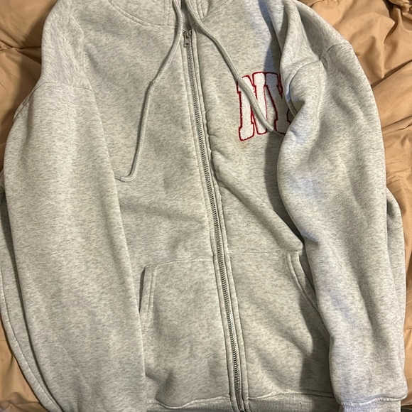 Cute Large Gray jacket. With LA lettering and design on the back - Picture 1 of 3